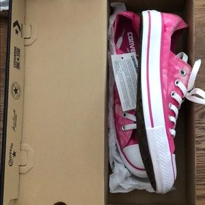 New in box pink tie dye converse